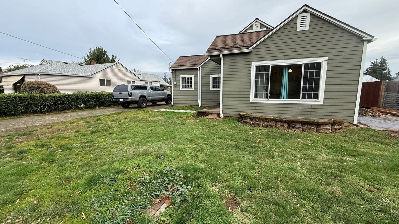 2800 Southeast 115th Avenue - Photo 2 of 24