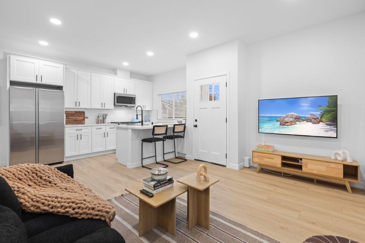 6413 Richard St - Photo 4 of 33