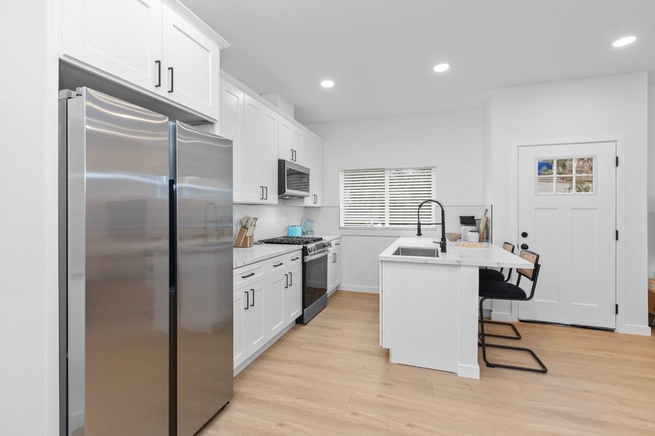 6413 Richard St - Photo 6 of 33