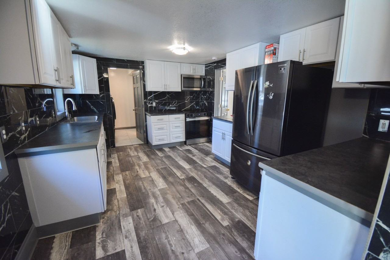 1736 19th Ave Se - Photo 7 of 25