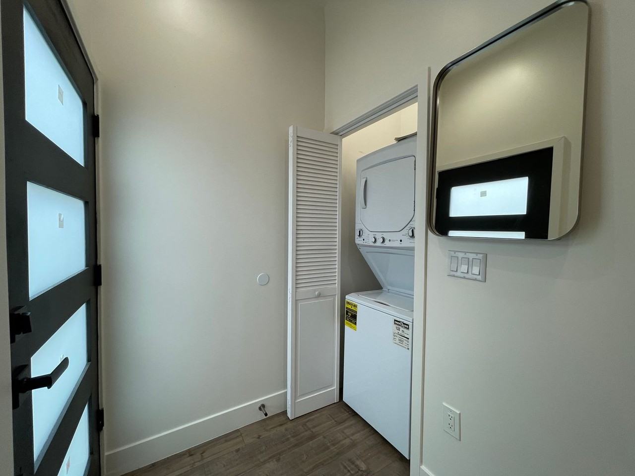 506 1/4 N Sweetzer Ave - Photo 4 of 7