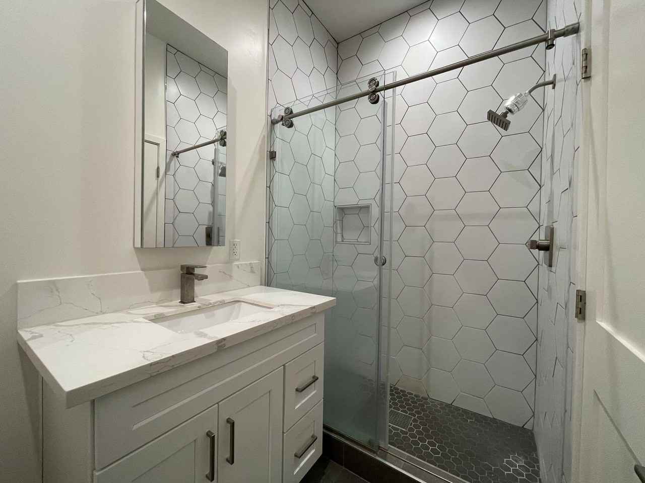 506 1/4 N Sweetzer Ave - Photo 5 of 7