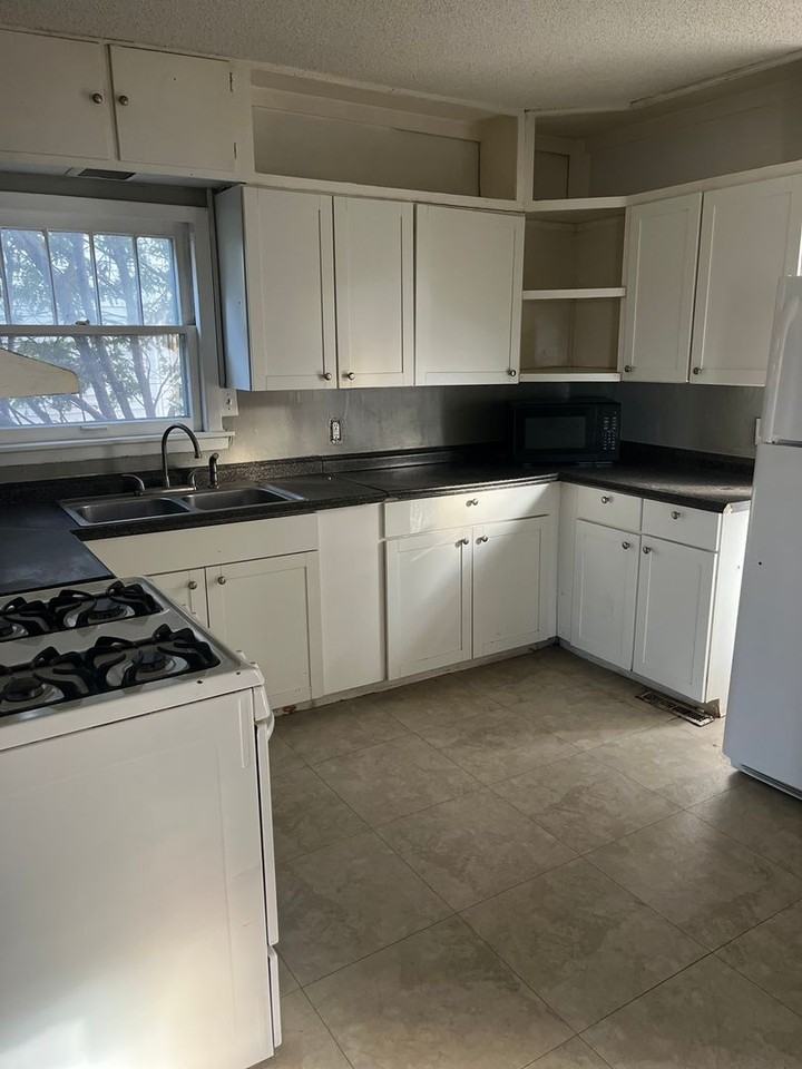 2215 17th Street - Photo 2 of 9