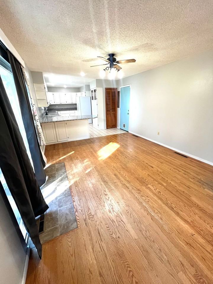 2101 Douglas St - Photo 6 of 19