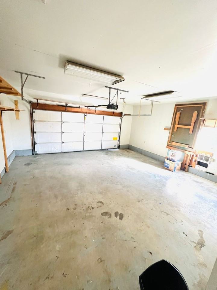 2101 Douglas St - Photo 7 of 19