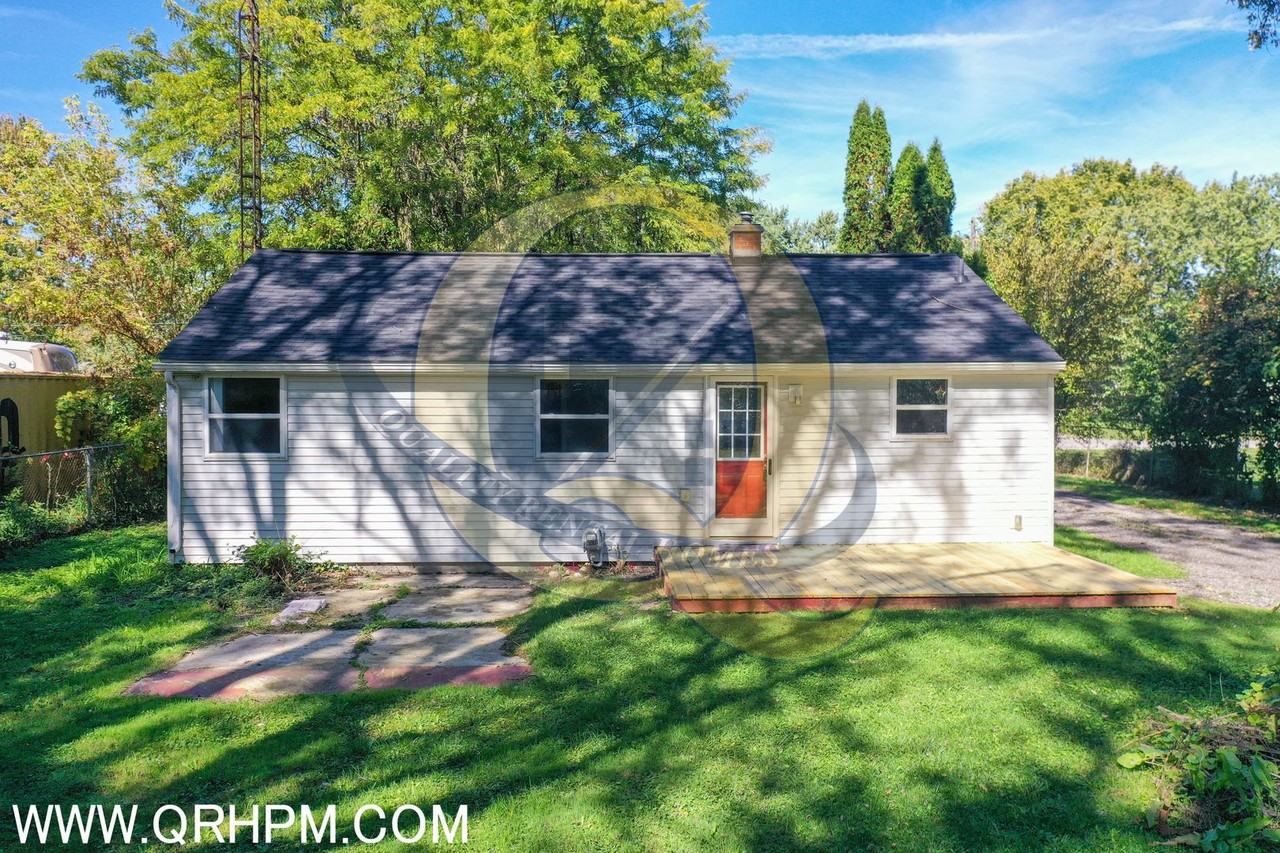 5068 Roberts Dr - Photo 2 of 20