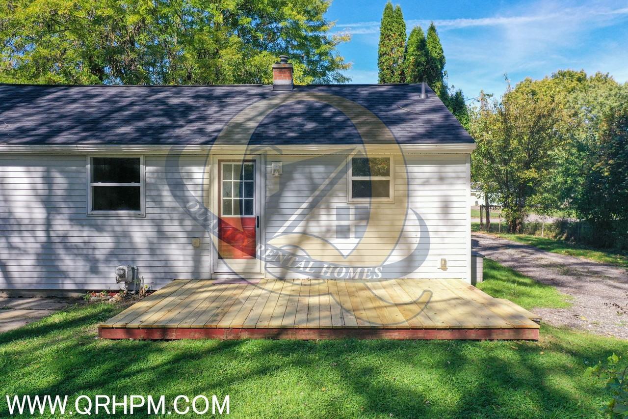 5068 Roberts Dr - Photo 3 of 20