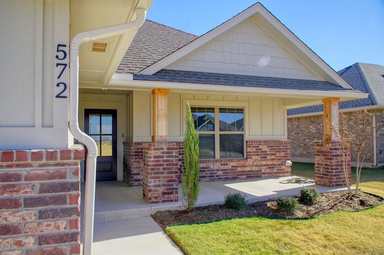 572 West Hackberry Avenue - Photo 2 of 48