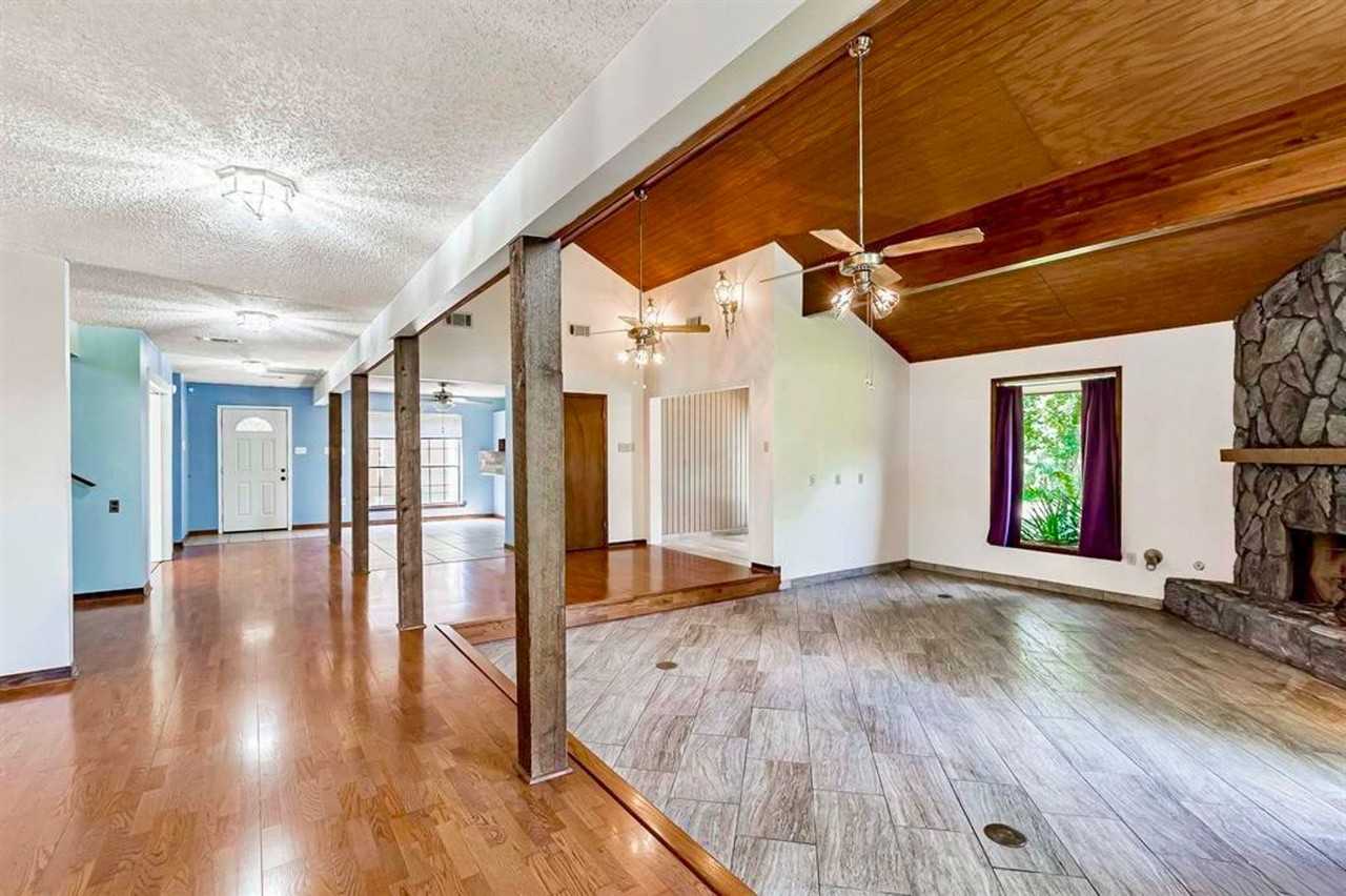 8523 Briarwood Place - Photo 7 of 37