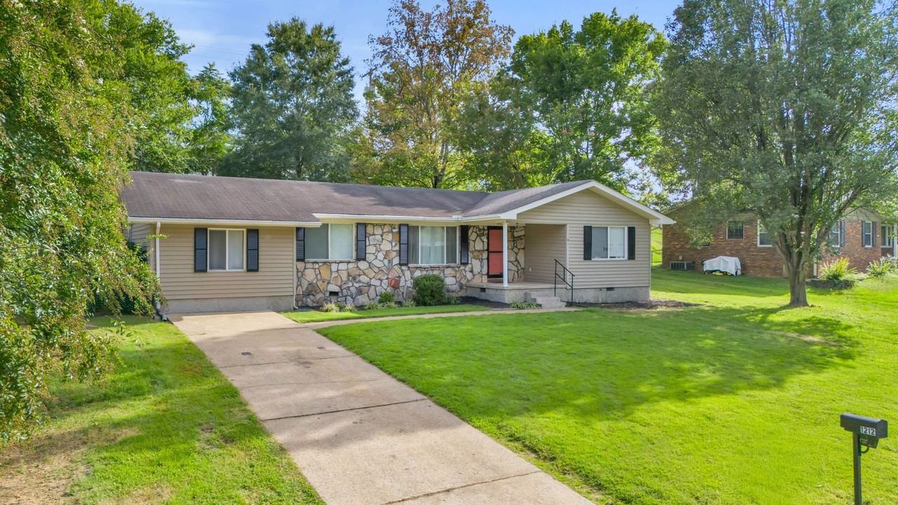 1212 Helena Dr - Photo 2 of 37
