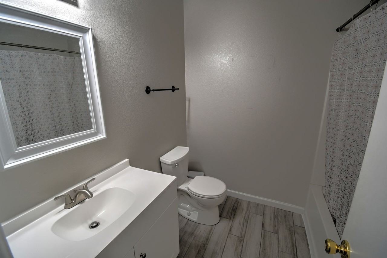 11605 Singing Arrow Avenue Southeast - Photo 5 of 12