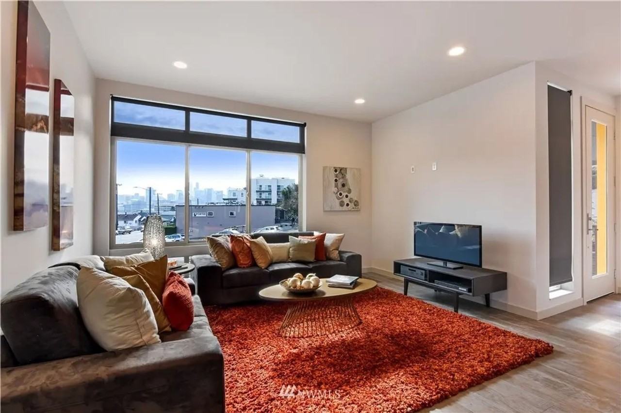 670 Howe Street - Photo 3 of 23