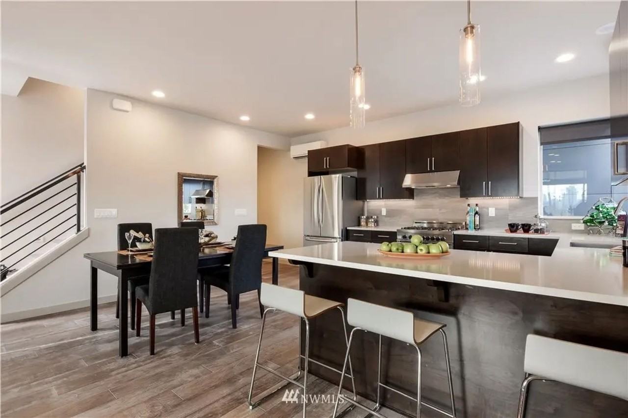 670 Howe Street - Photo 6 of 23