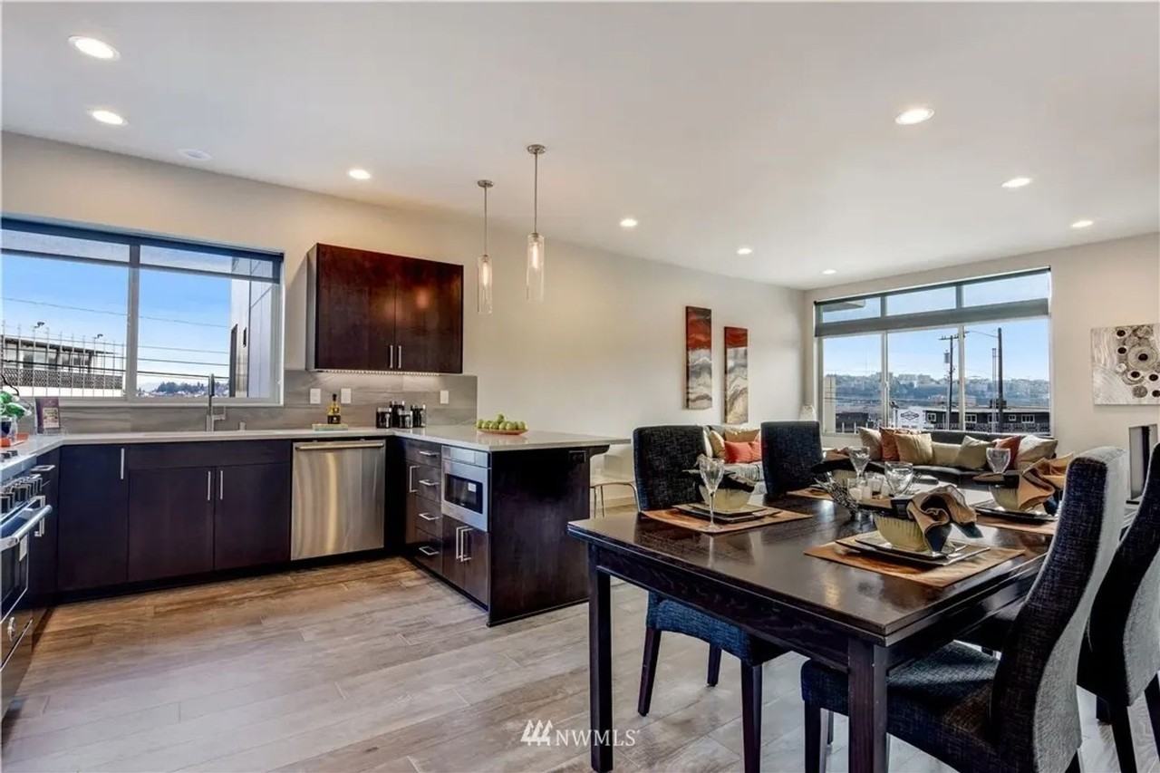 670 Howe Street - Photo 7 of 23