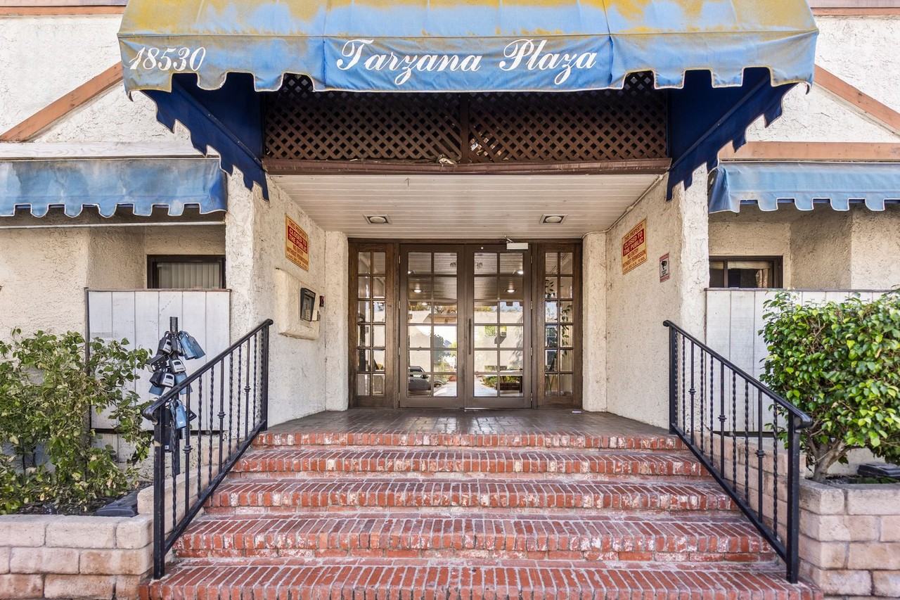 18530 Hatteras Street - Photo 2 of 12