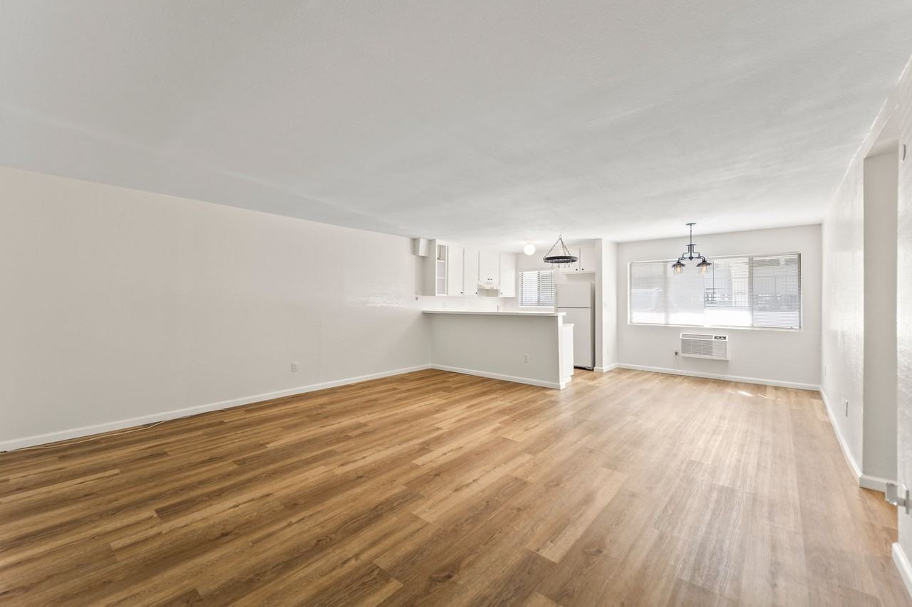 18530 Hatteras Street - Photo 3 of 12