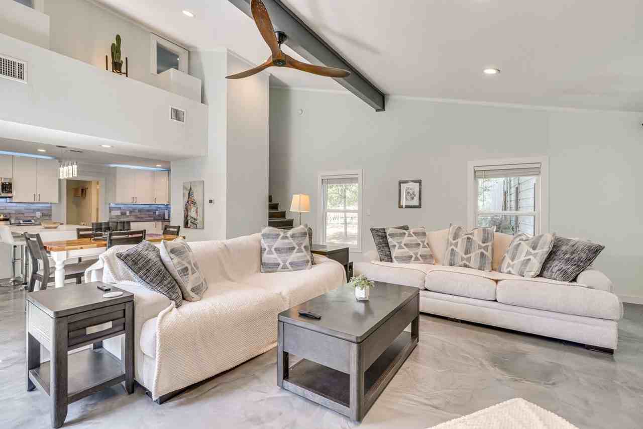 372 Plum St - Photo 6 of 26