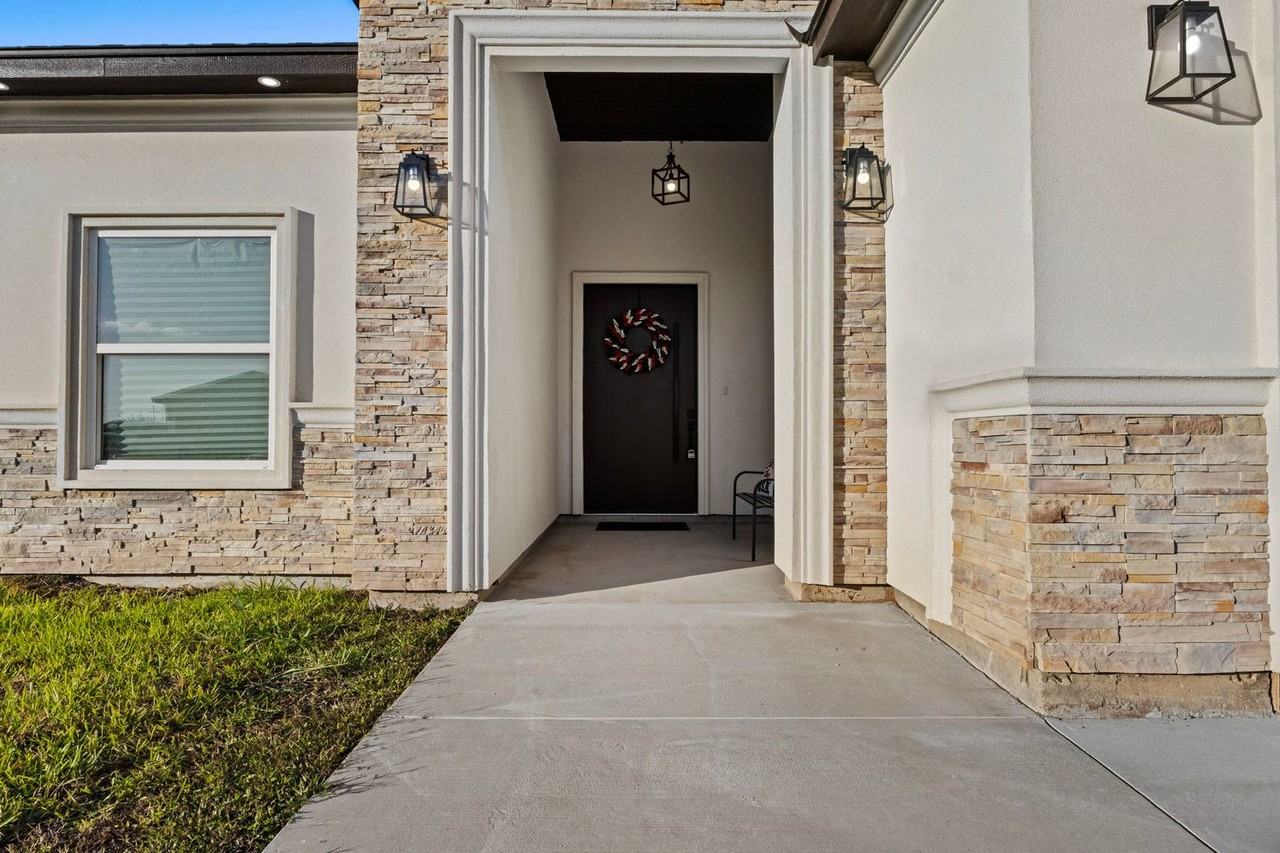 7425 Lake Havasu - Photo 2 of 19