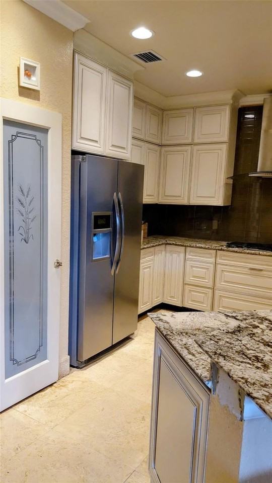 13118 Southwest 45th Drive - Photo 2 of 11