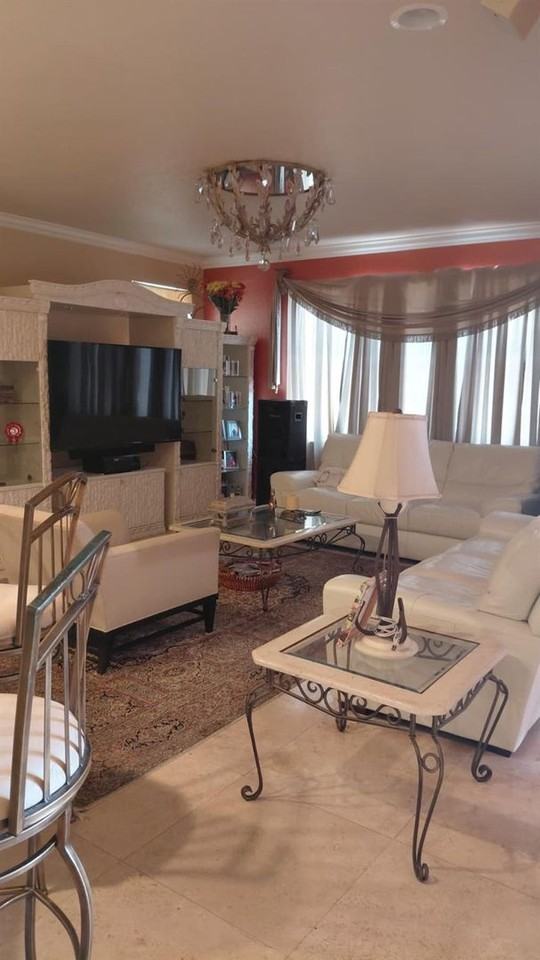 13118 Southwest 45th Drive - Photo 3 of 11