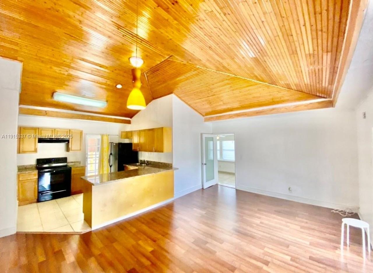 2402 Northwest 42nd Street - Photo 2 of 26
