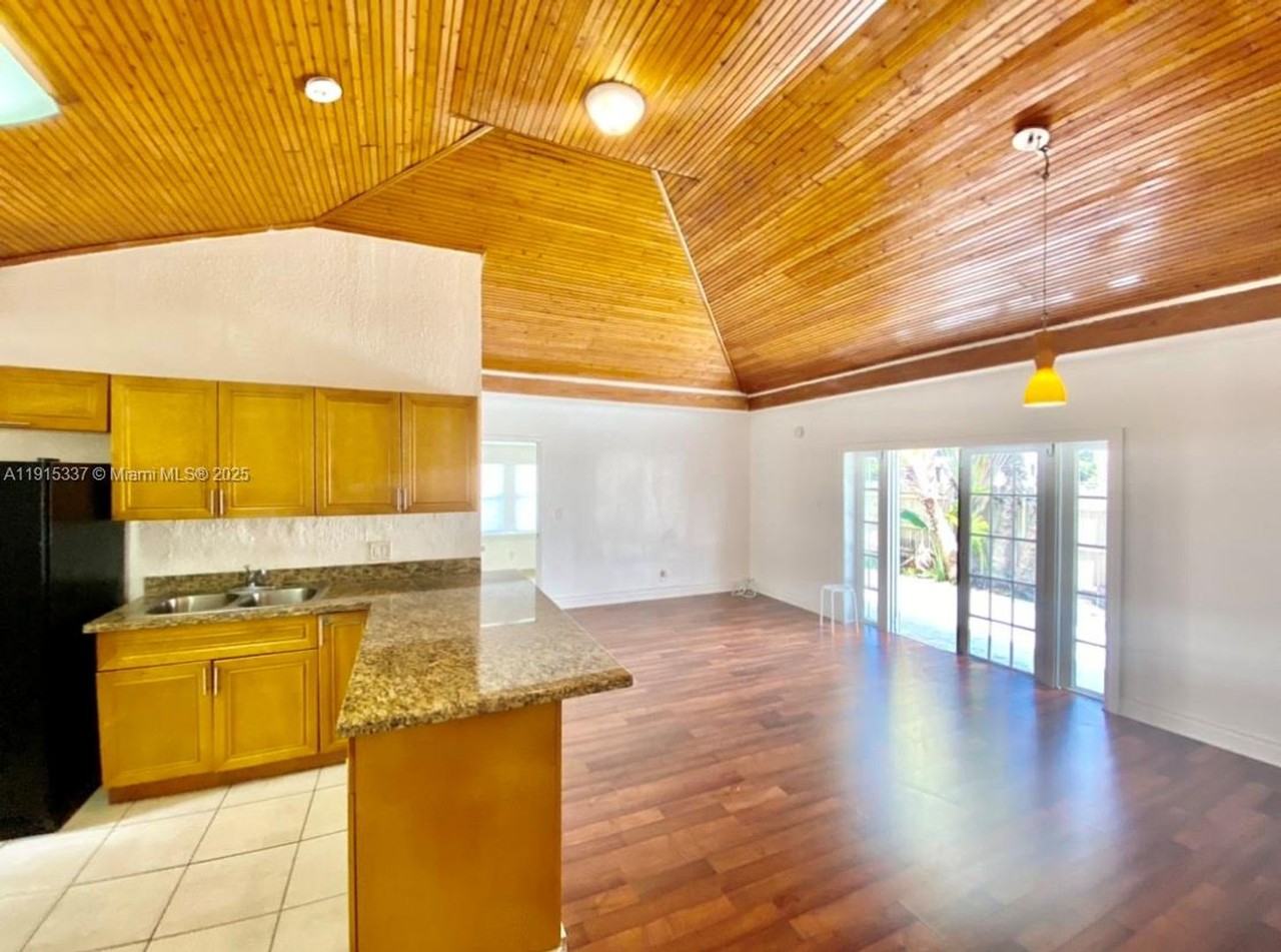 2402 Northwest 42nd Street - Photo 3 of 26