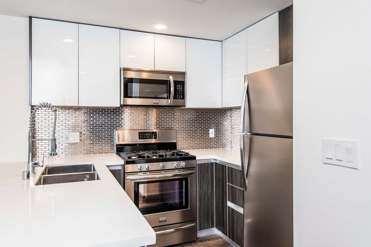 Come home to this New Modern Townhouse in Westchester! - Photo 3 of 10