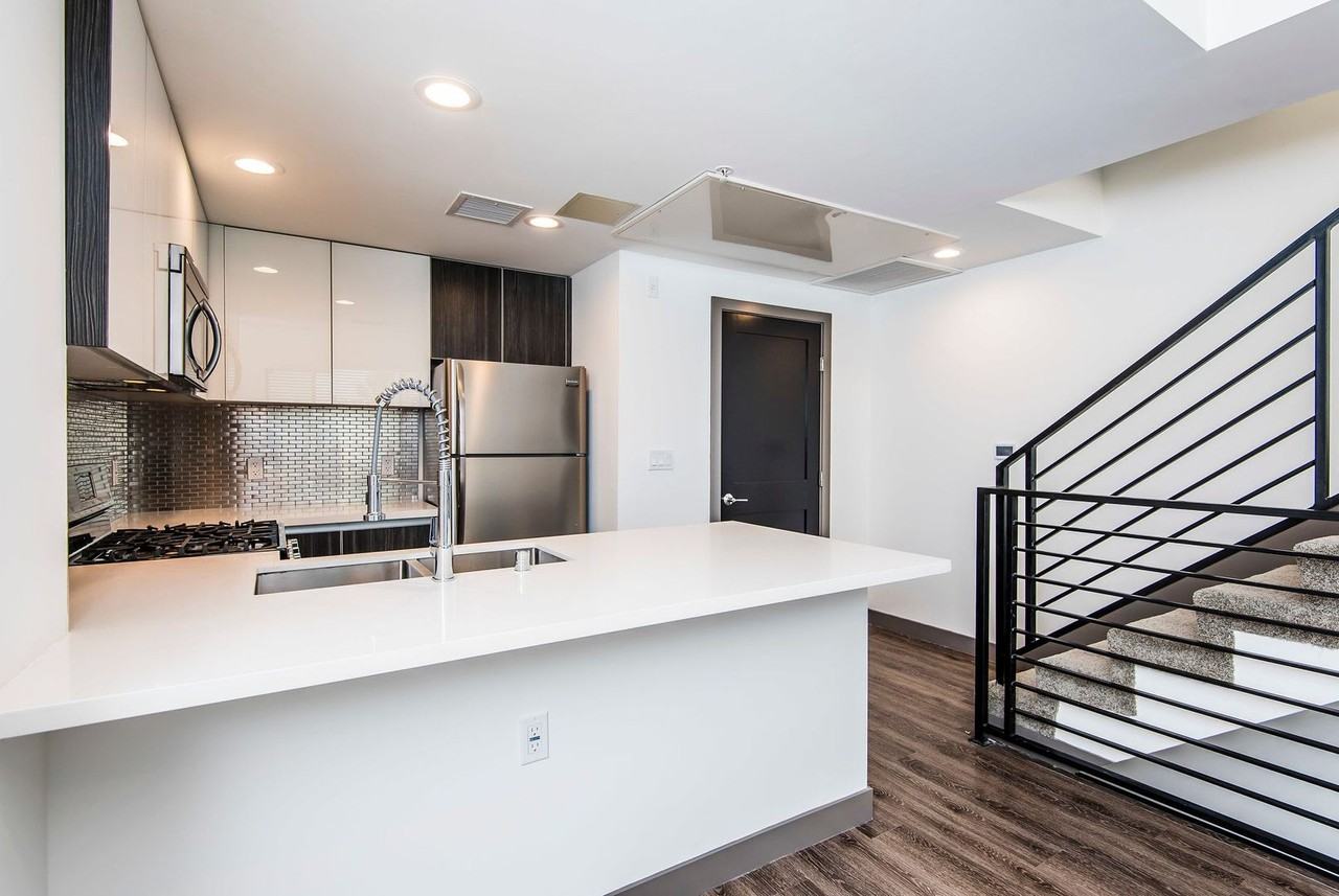 Come home to this New Modern Townhouse in Westchester! - Photo 4 of 10