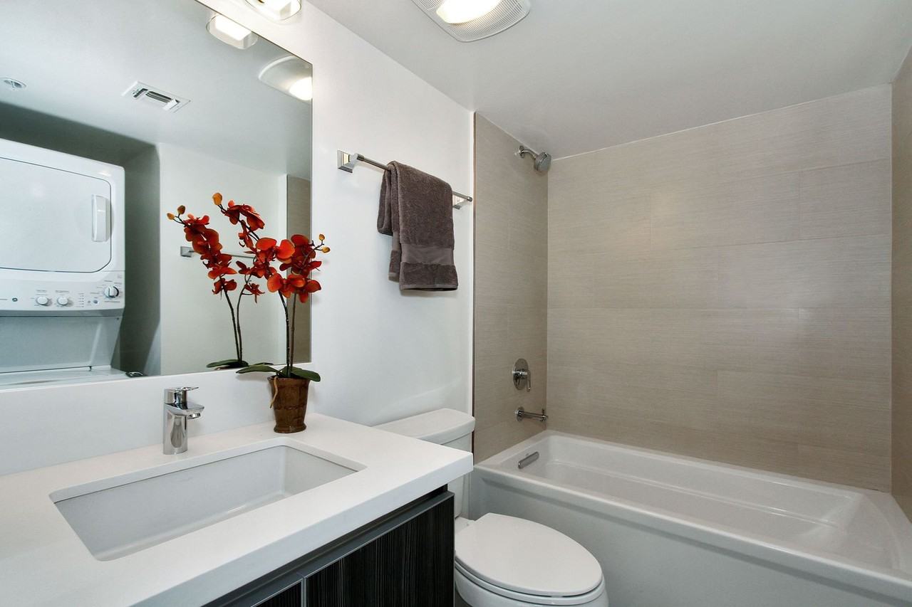 Come home to this New Modern Townhouse in Westchester! - Photo 6 of 10