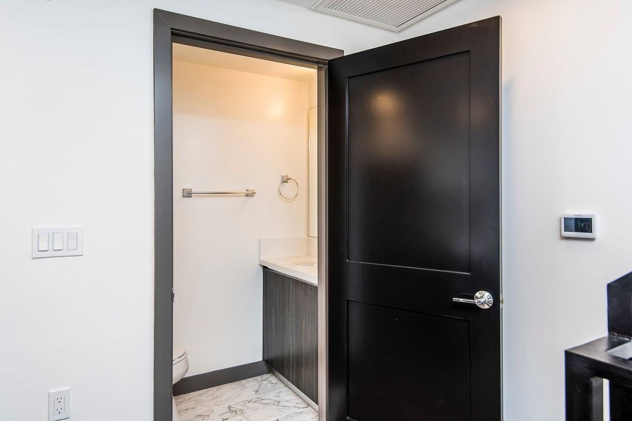 Come home to this New Modern Townhouse in Westchester! - Photo 7 of 10