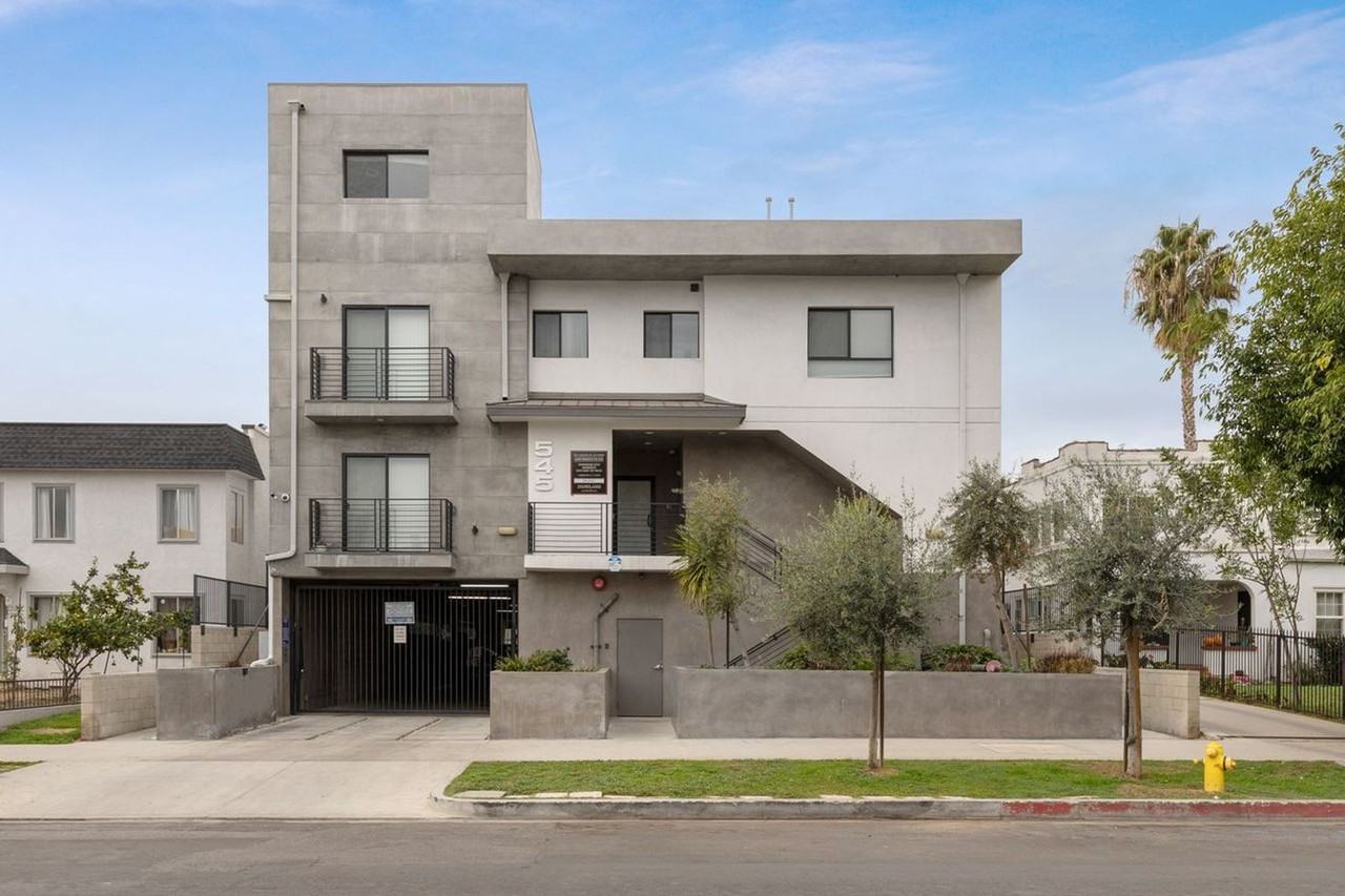 Come home to these New Modern Townhouse in Koreatown! - Photo 2 of 9