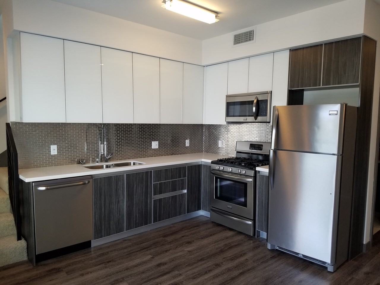 Come home to these New Modern Townhouse in Koreatown! - Photo 4 of 9