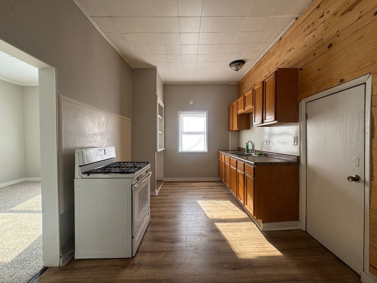 1306 Davis Avenue - Photo 2 of 9