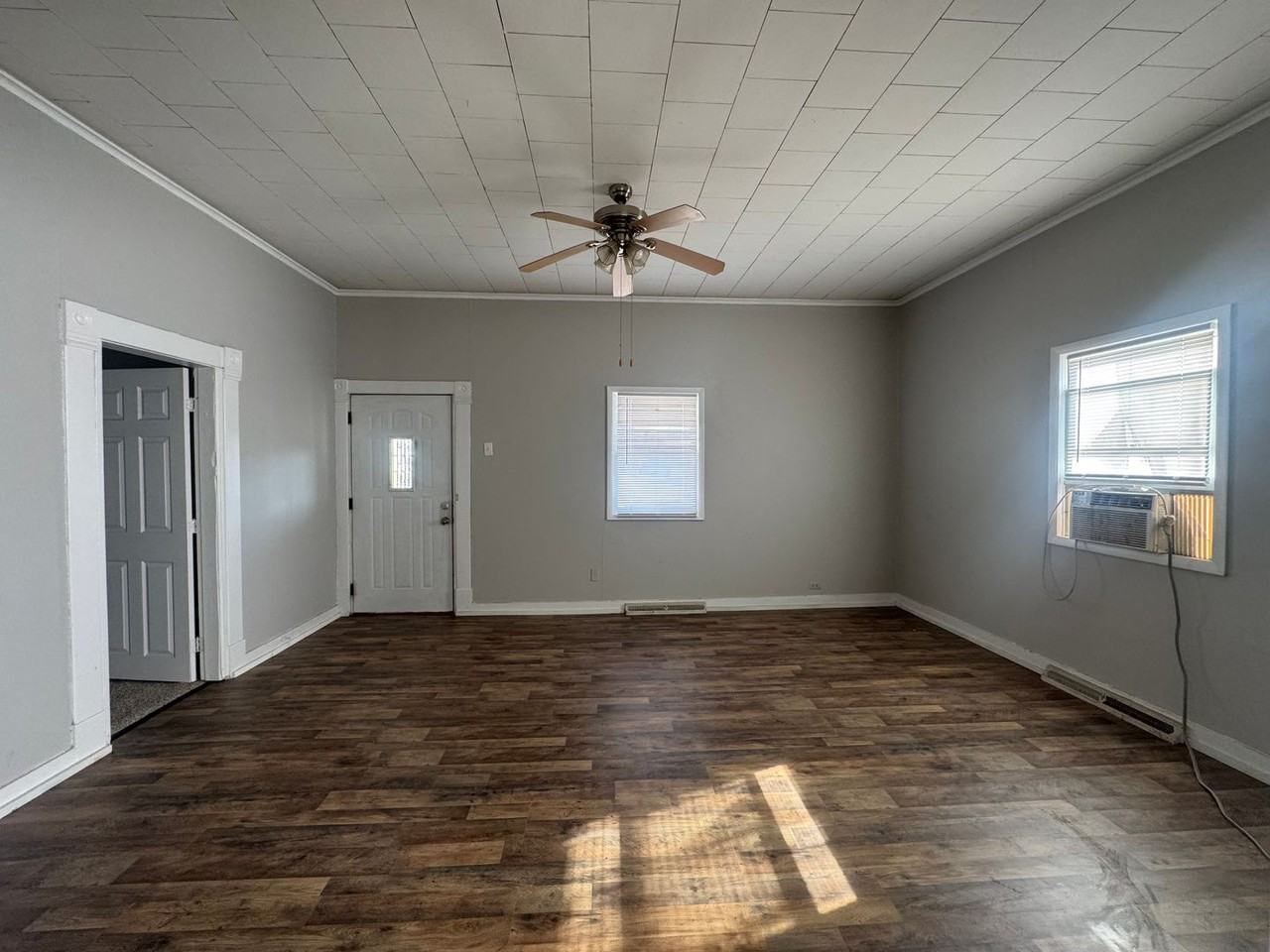 1306 Davis Avenue - Photo 3 of 9