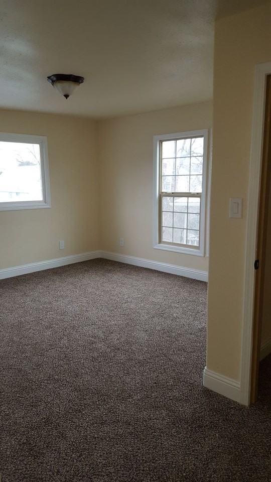 346 SW 3rd St - Photo 2 of 22