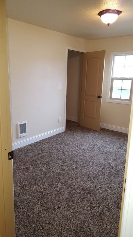 346 SW 3rd St - Photo 6 of 22