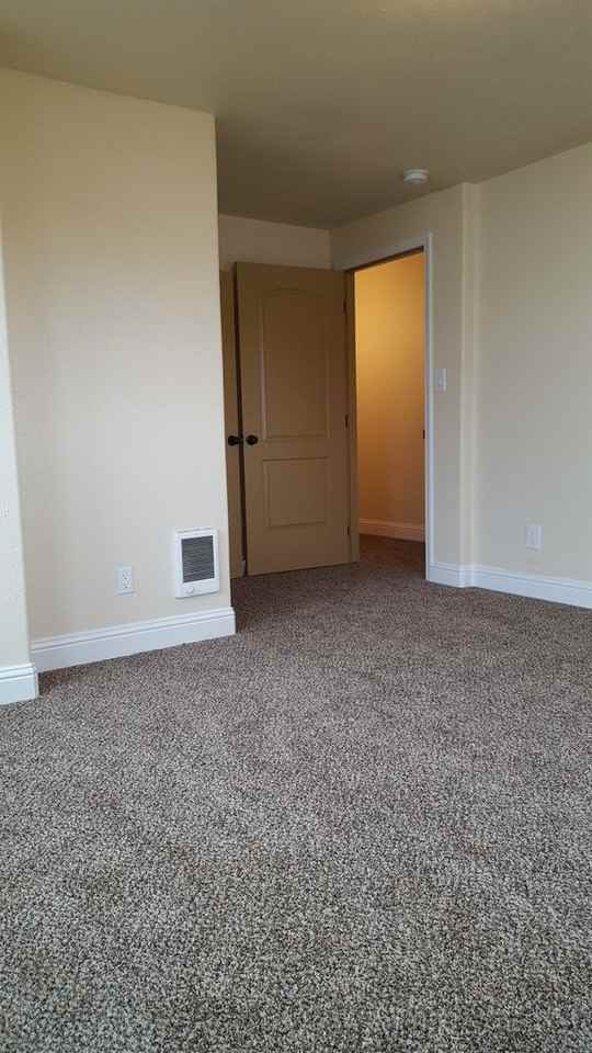 346 SW 3rd St - Photo 3 of 22