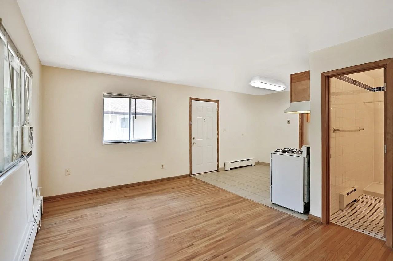 1732 Rollins Ave SE - Photo 4 of 6