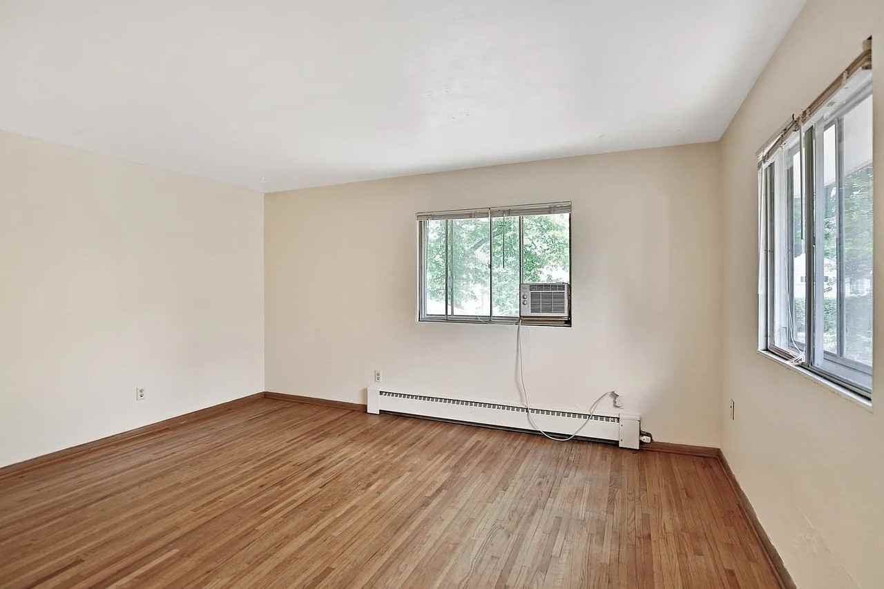 1732 Rollins Ave SE - Photo 5 of 6