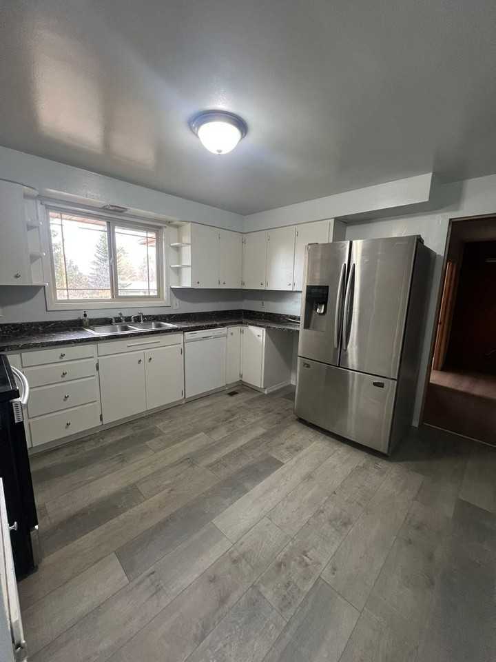 1551 Mcclellan Dr - Photo 3 of 13