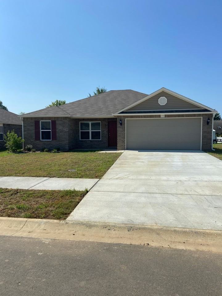 1735 Raden St - Photo 4 of 20