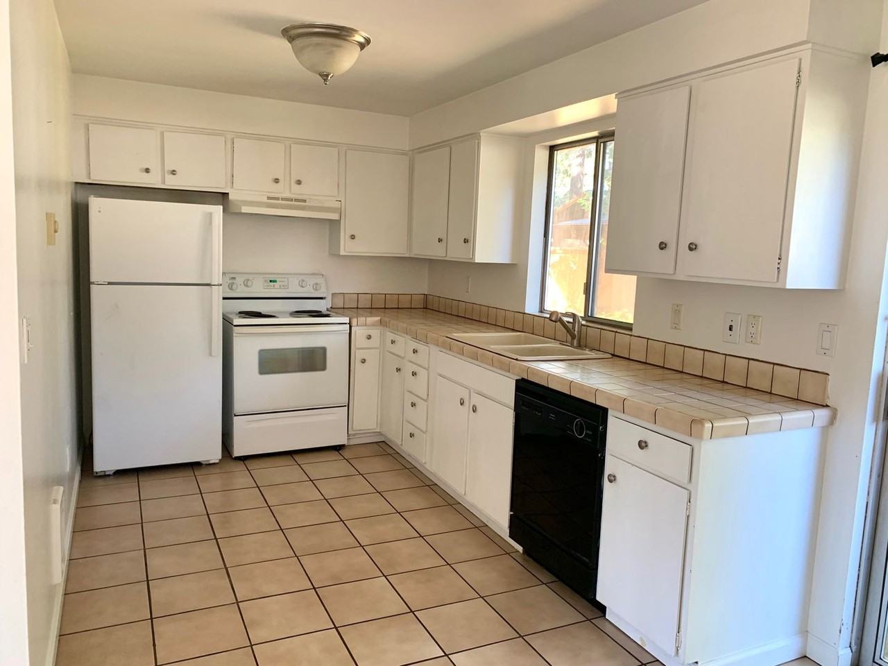 14040 Courtland Place North - Photo 6 of 16