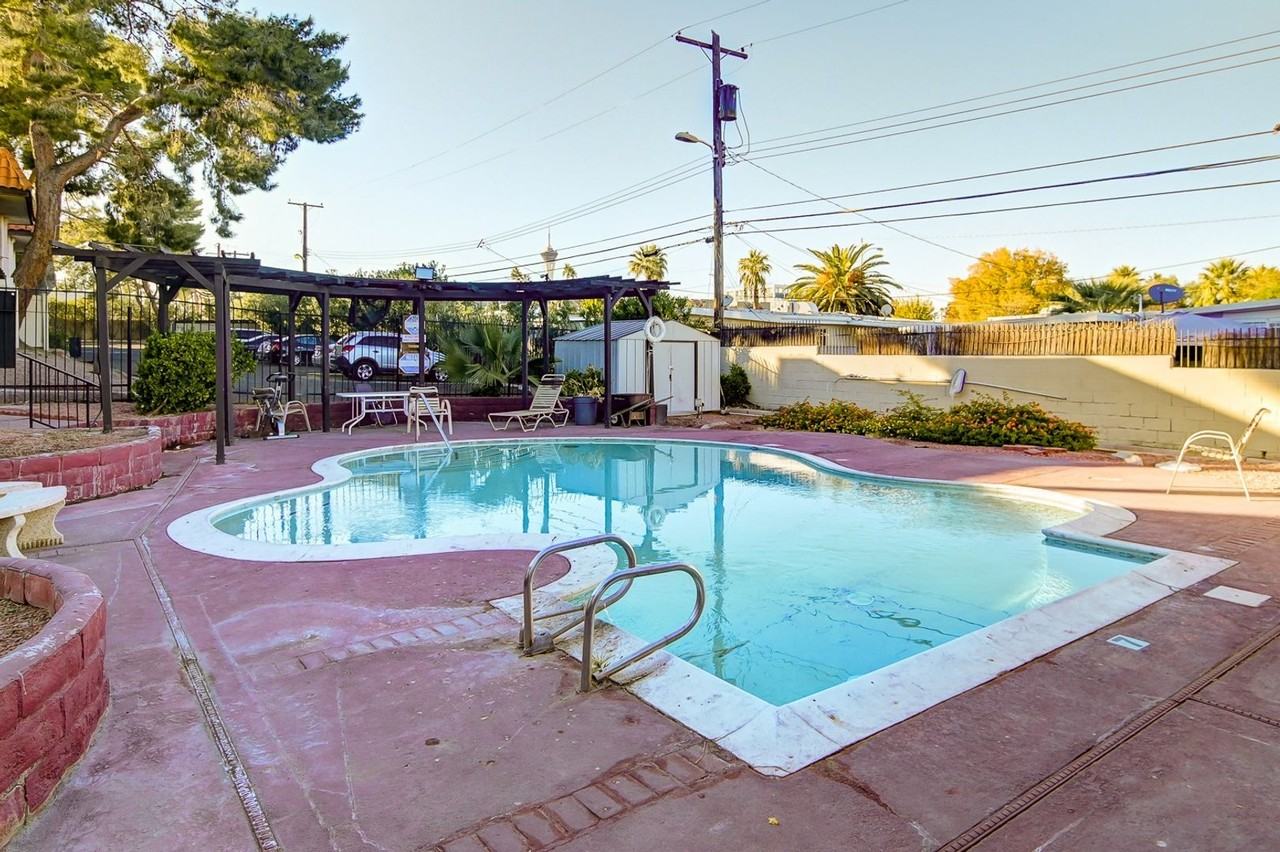 1440 Vegas Valley Dr #10 - Photo 5 of 10