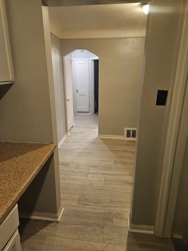 18558 Riverview St - Photo 3 of 26