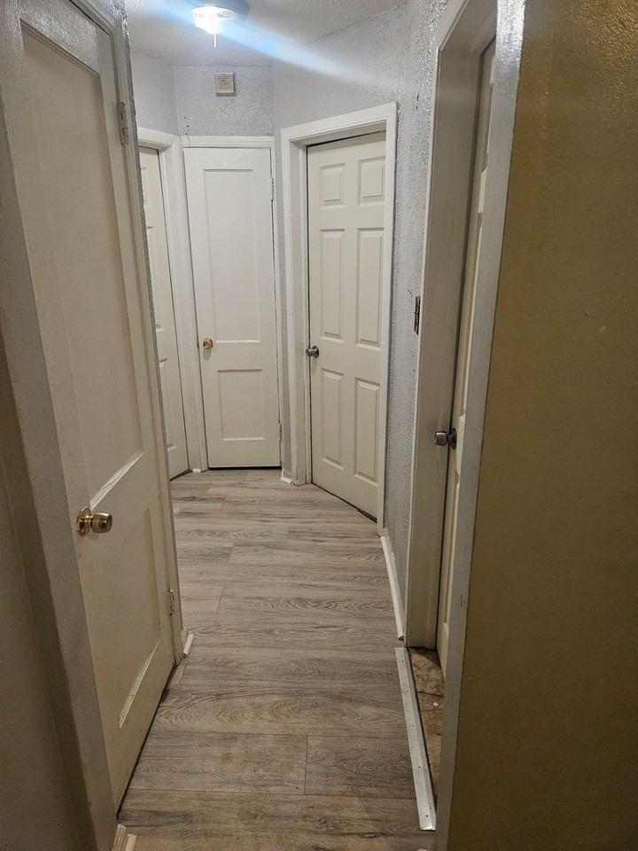 18558 Riverview St - Photo 4 of 26