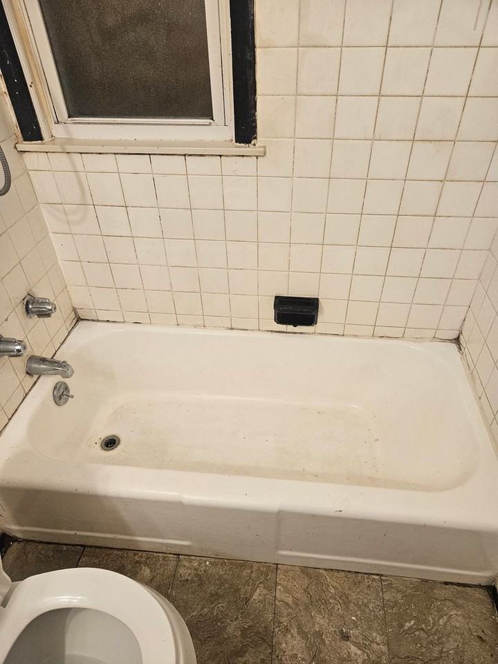 18558 Riverview St - Photo 5 of 26