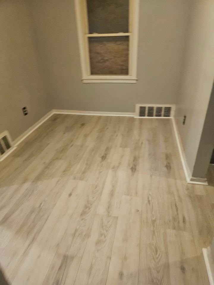 18558 Riverview St - Photo 6 of 26