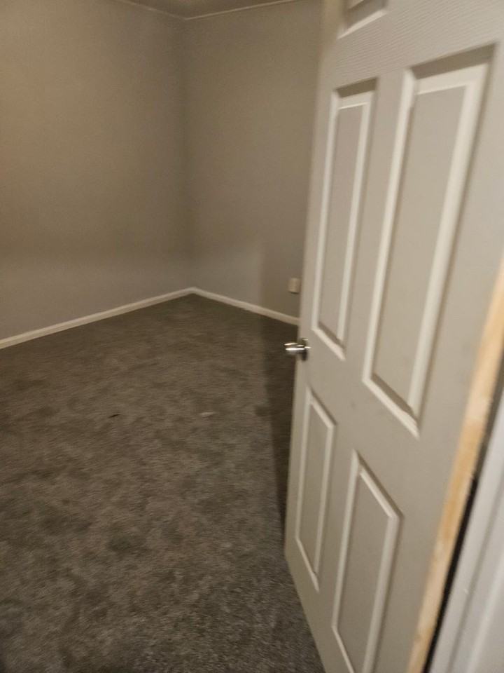 18558 Riverview St - Photo 7 of 26