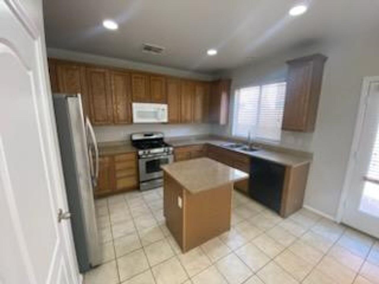 680 Sumatra Place - Photo 4 of 13