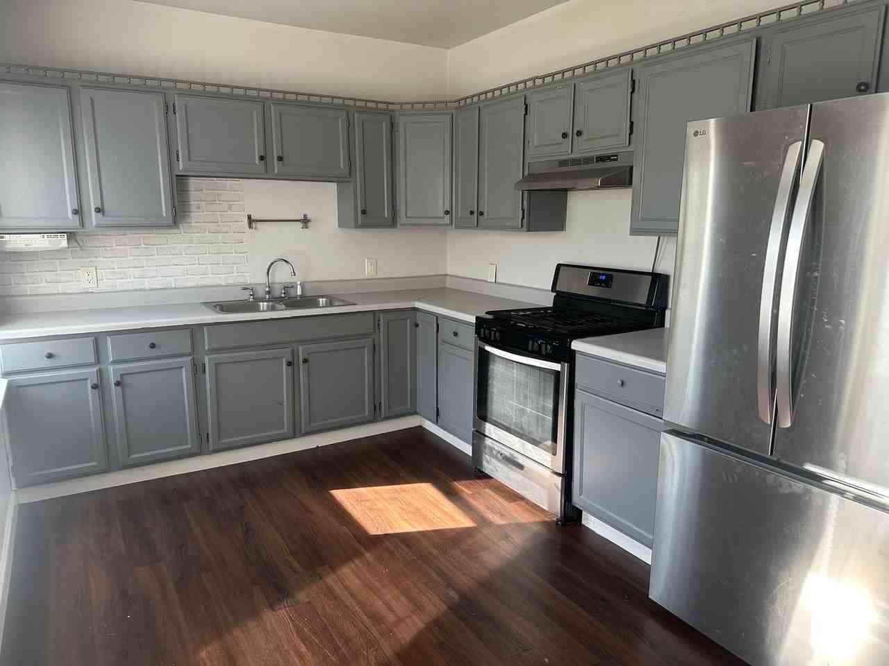 2107 50th Street - Photo 2 of 10